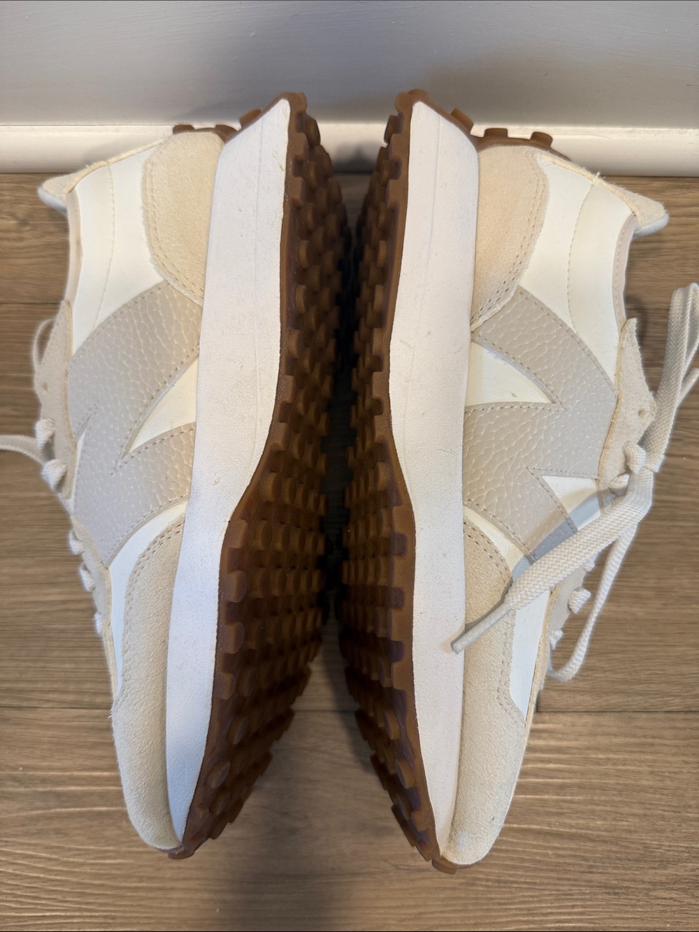 New Balance Women's Sneakers in White, Beige & Brown Accent NEW WITHOUT BOX - Picture 3 of 4